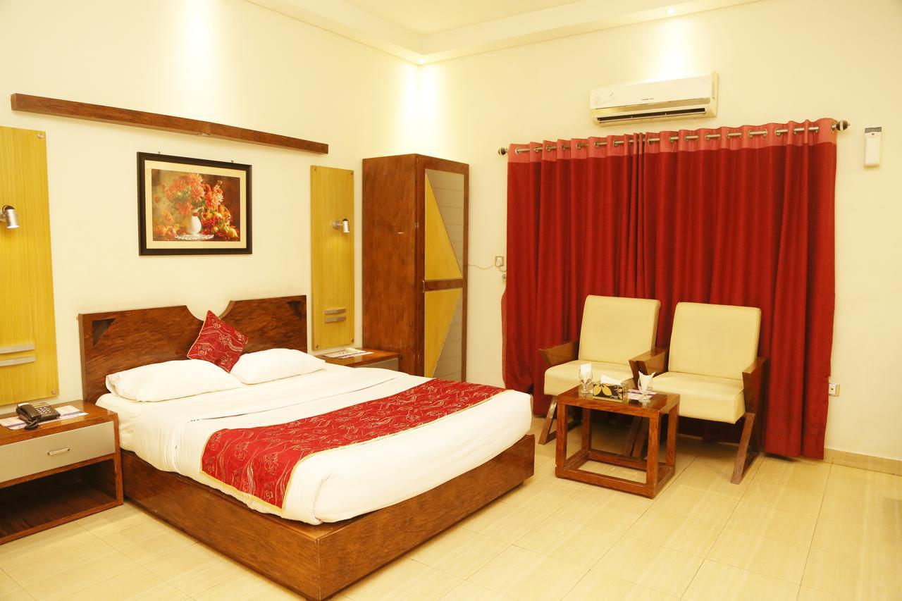 The Grand Regency Hotel Bahawalpur Luaran gambar